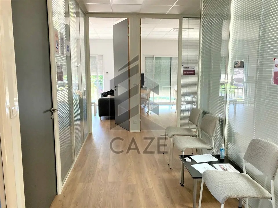 Location Bureaux 167 m² - Photo 1
