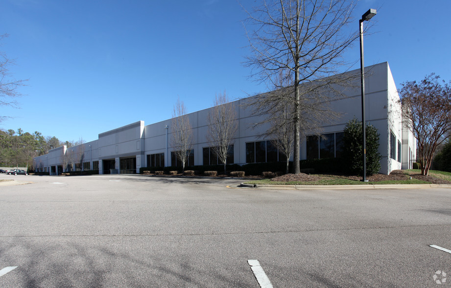 3200 Gateway Centre Blvd, Morrisville, NC for rent - Building Photo - Image 2 of 8