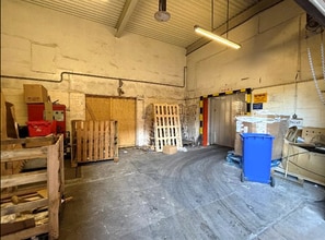 Kestrel Way, Exeter to rent Interior Photo- Image 2 of 5