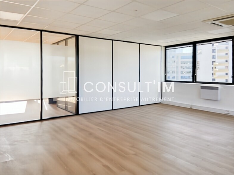 Office in Issy-les-Moulineaux to rent - Interior Photo - Image 2 of 7
