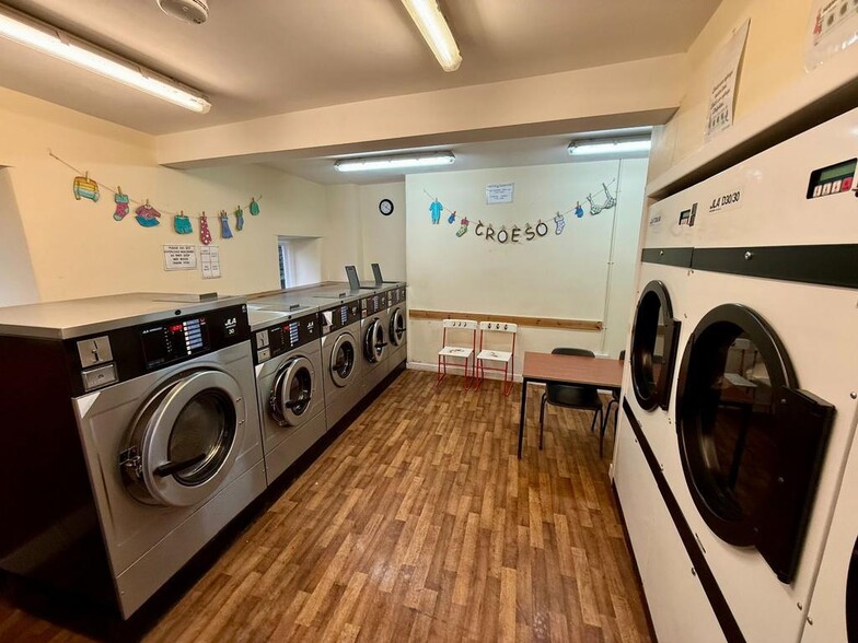 3 Waterloo St, Dolgellau for sale - Building Photo - Image 2 of 7