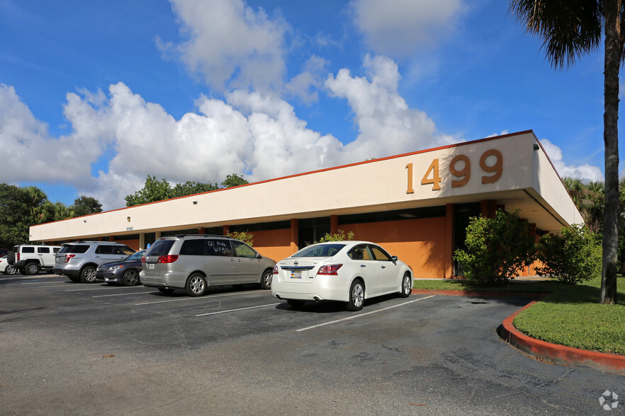 1499 Forest Hill Blvd, West Palm Beach, FL for sale - Primary Photo - Image 1 of 1