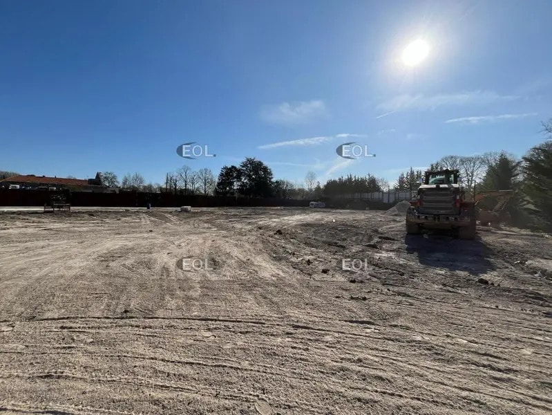 Industrial in Le Perray-en-Yvelines to rent Construction Photo- Image 1 of 2