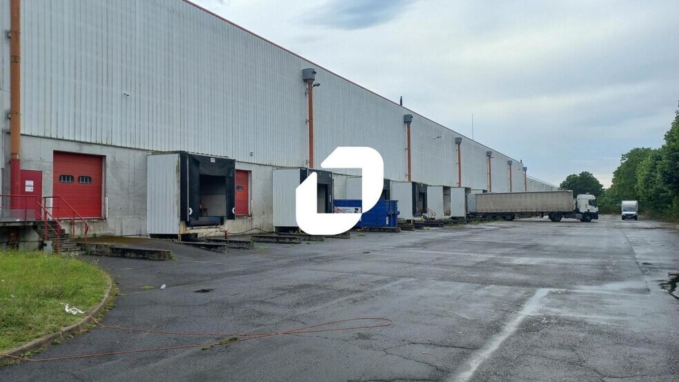 Industrial in SAINT-OUEN-L'AUMONE to rent - Building Photo - Image 1 of 11