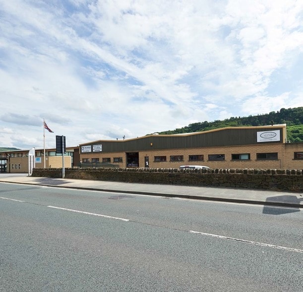 Burnley Rd, Hebden Bridge to rent - Primary Photo - Image 1 of 10