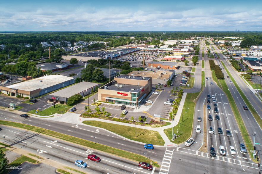 1701-1713 Laskin Rd, Virginia Beach, VA for rent - Building Photo - Image 1 of 3