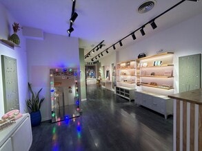 Retail in Barcelona, Barcelona to rent Interior Photo- Image 1 of 8