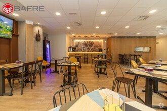 Retail in Madrid, Madrid to rent Interior Photo- Image 1 of 9