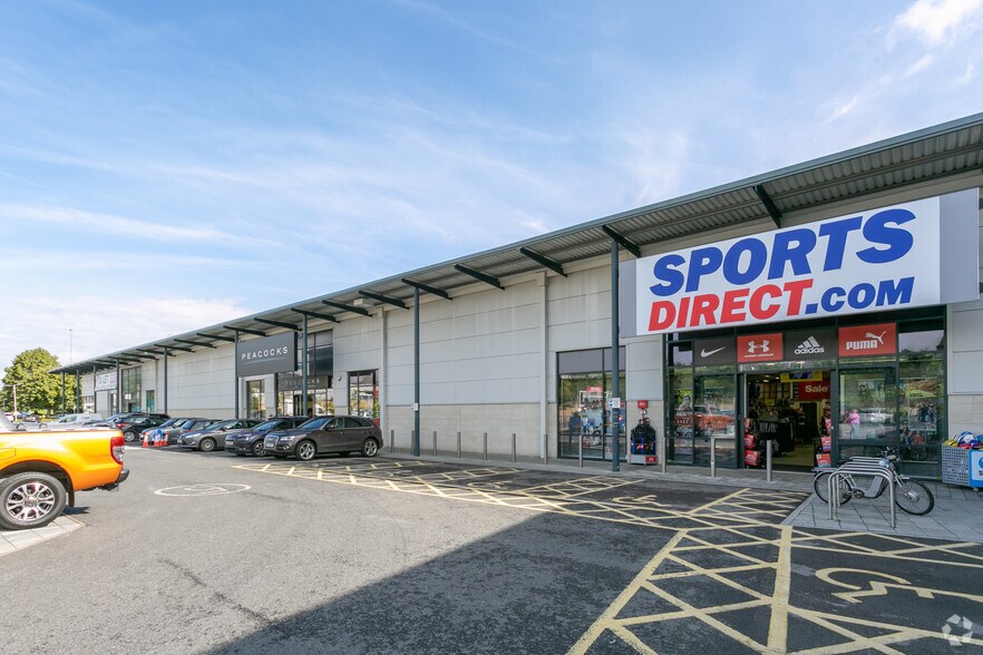 7 Bridge Rd, Cirencester for sale - Primary Photo - Image 1 of 1