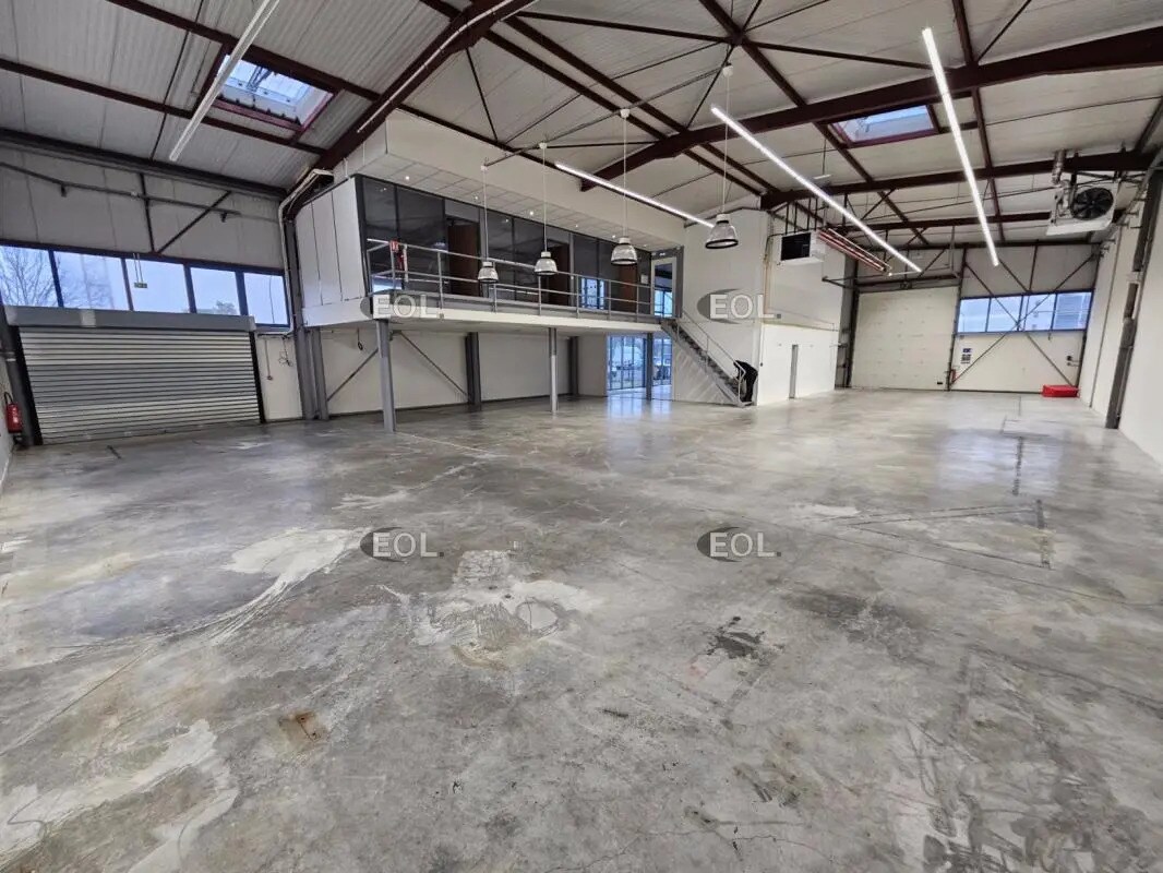 Light Industrial in Vitry-sur-Seine to rent Building Photo- Image 1 of 13