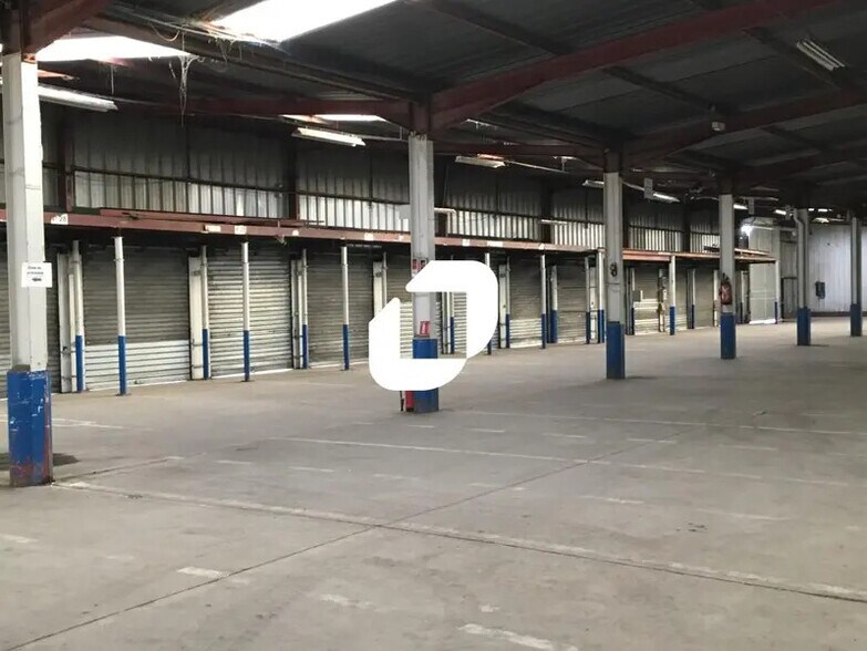 Light Industrial in Chilly-Mazarin to rent - Interior Photo - Image 1 of 4