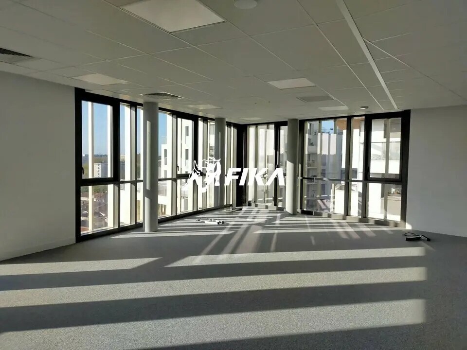 Office in Bordeaux to rent Interior Photo- Image 1 of 6