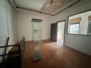 Retail in Manresa, Barcelona to rent Interior Photo- Image 2 of 6