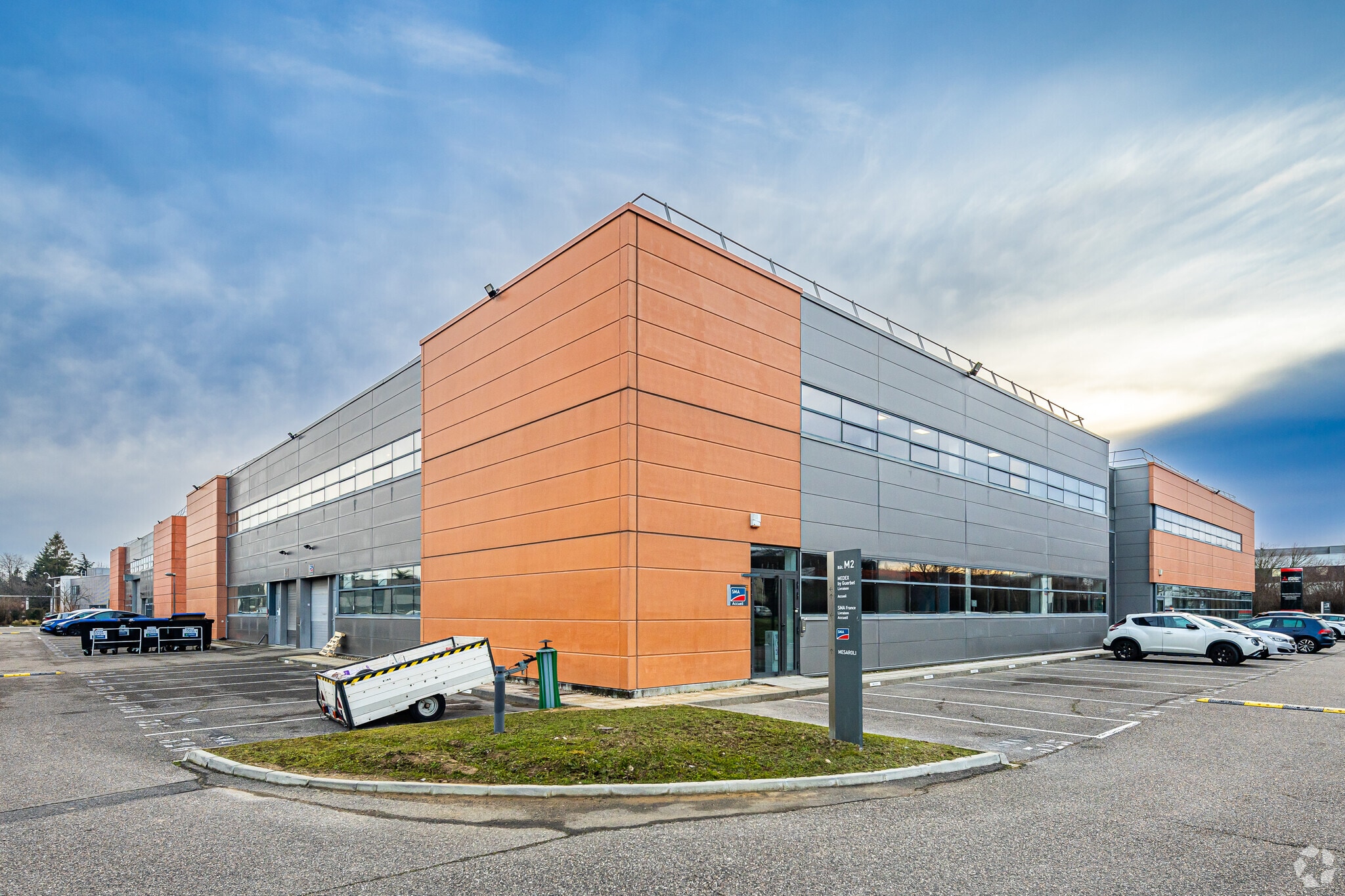 Light Industrial in Saint-Priest to rent Primary Photo- Image 1 of 3