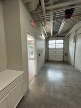 7037 Twin Hills Ave, Dallas, TX to rent Interior Photo- Image 1 of 8