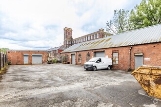 Sandy Ln, Dukinfield for rent Primary Photo- Image 1 of 4