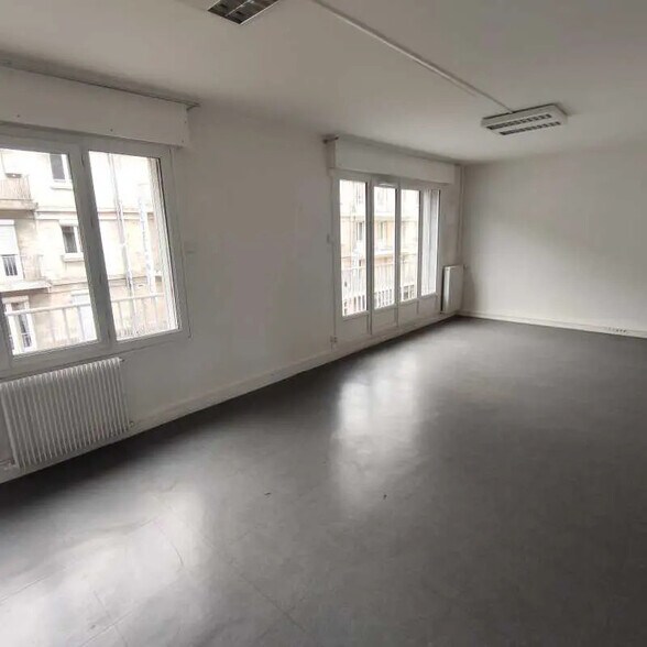 Office in Rouen to rent - Interior Photo - Image 3 of 8