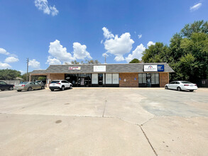 2424-2828 W 13th St N, Wichita, KS for rent Building Photo- Image 1 of 3