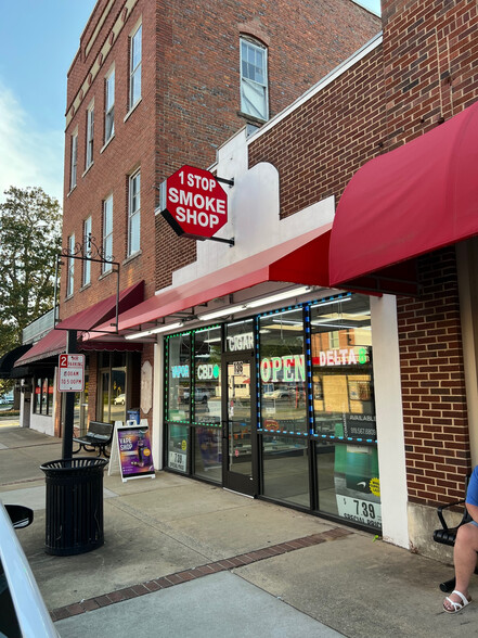 136 S 3rd St, Smithfield, NC for sale - Building Photo - Image 1 of 17