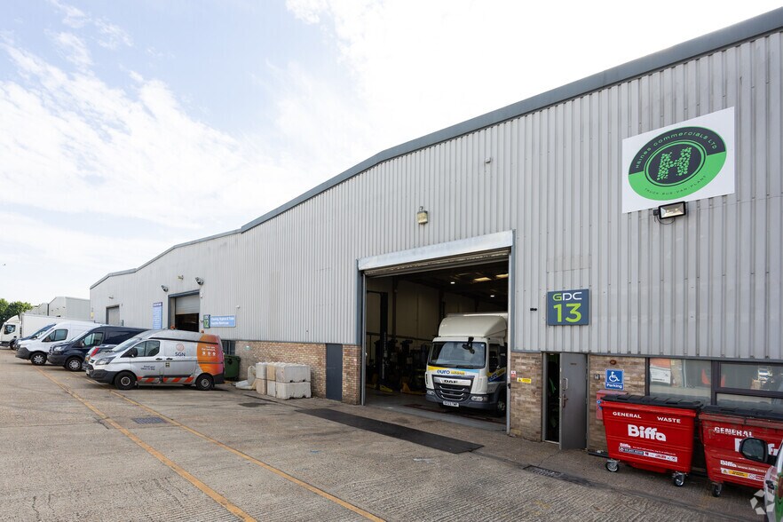 Whittle Way, Crawley to rent - Building Photo - Image 2 of 3