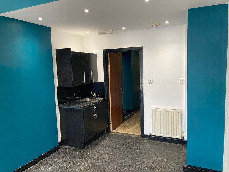 14-18 Templehill, Troon to rent - Building Photo - Image 3 of 4