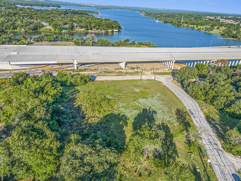 7037 Greenbriar Crescent St, Lake Worth, TX for sale - Building Photo - Image 3 of 13