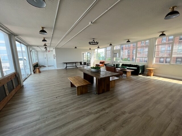 7270 S South Shore Dr, Chicago, IL to rent Interior Photo- Image 1 of 20