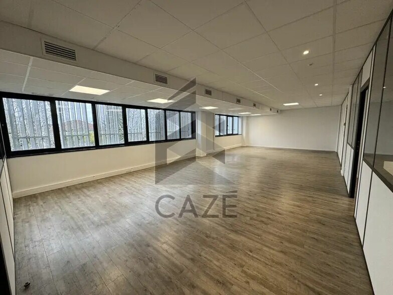 Office in Mérignac to rent - Interior Photo - Image 2 of 4