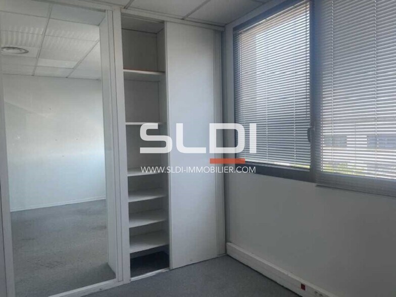 51 Rue Emile Decorps, Villeurbanne to rent - Interior Photo - Image 3 of 8