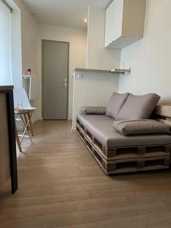 Retail in Nantes to rent Building Photo- Image 1 of 5