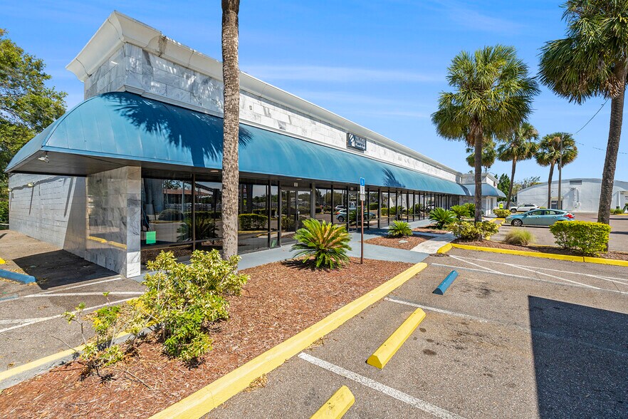 1010 E Busch Blvd, Tampa, FL for sale - Building Photo - Image 2 of 15