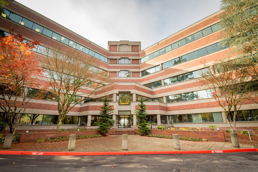 5 Centerpointe Dr, Lake Oswego, OR for rent - Building Photo - Image 1 of 9