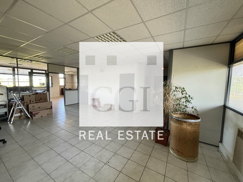 9 Allée Des Tulipiers, Bron for sale - Interior Photo - Image 3 of 6