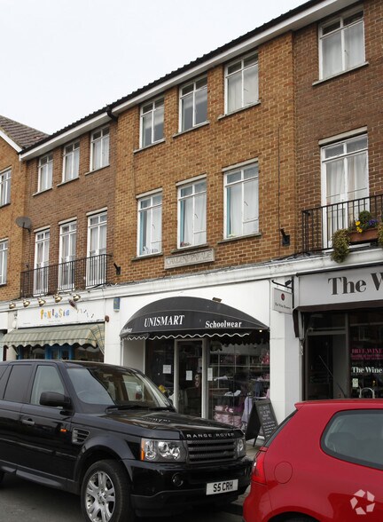 5 Oakdene Para, Cobham to rent - Building Photo - Image 3 of 3