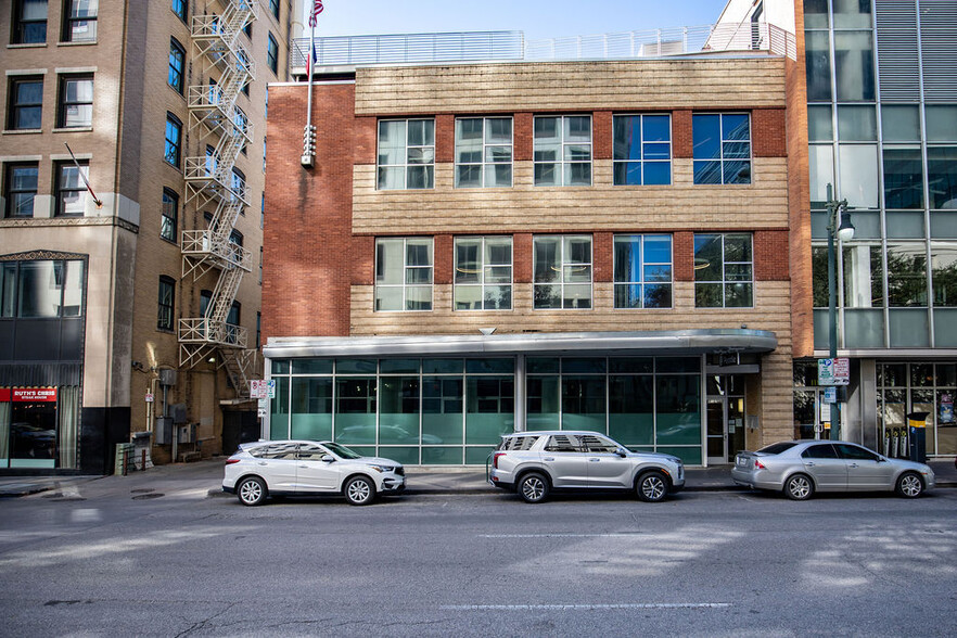 111 W 6th St, Austin, TX for rent - Primary Photo - Image 1 of 1