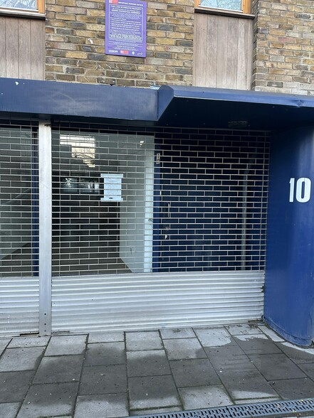 Overton Rd, London for rent - Building Photo - Image 2 of 16