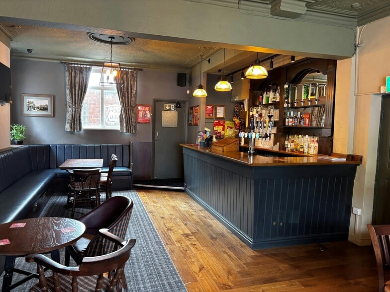 1 Cross Hl, Pontefract for sale - Building Photo - Image 2 of 17