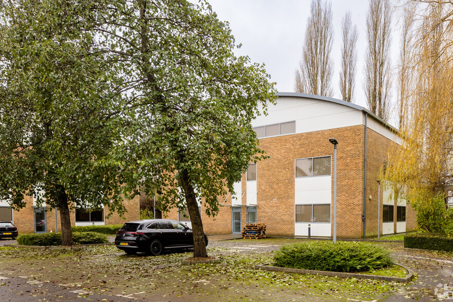 The Courtyard, High Wycombe for rent - Primary Photo - Image 1 of 2