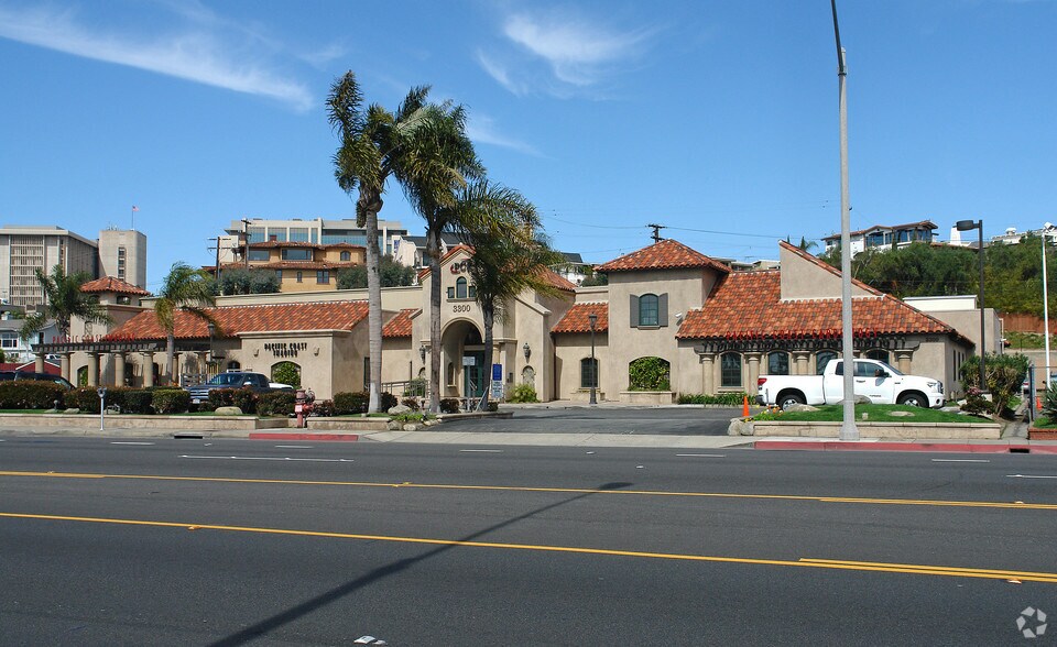 3300 W Coast Hwy, Newport Beach, CA for rent - Primary Photo - Image 1 of 16