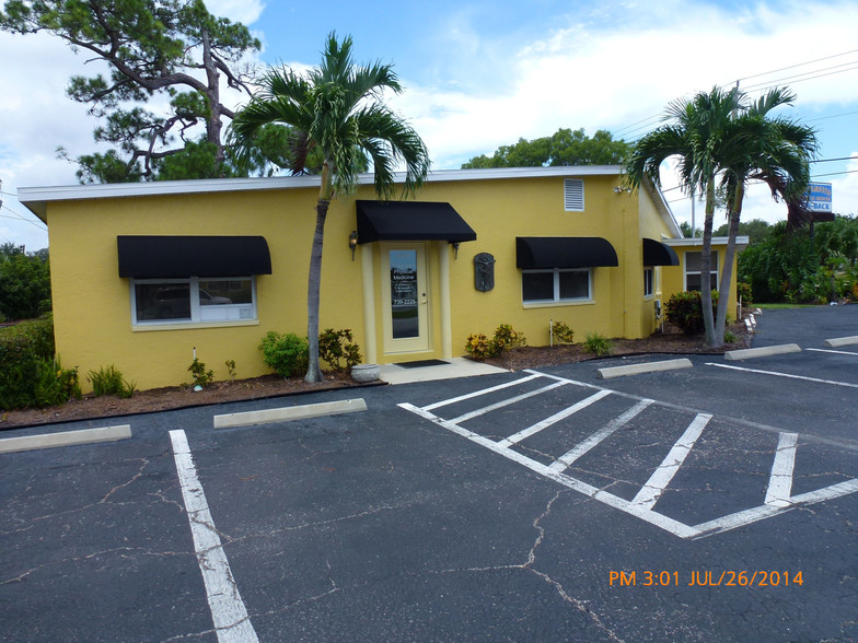 6016 Manatee Ave, Bradenton, FL for sale - Primary Photo - Image 1 of 1