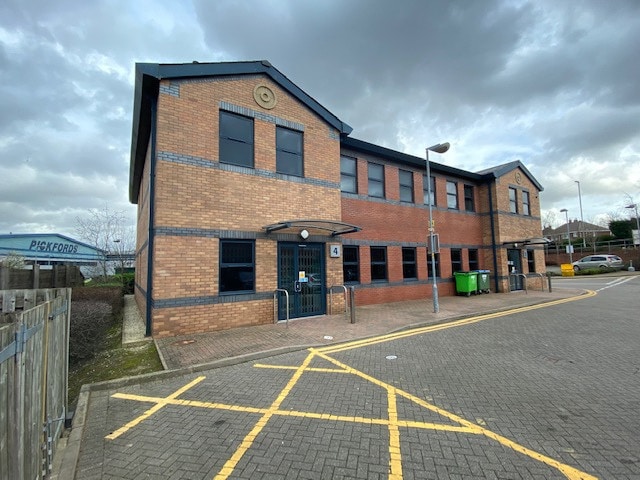 Aberford Rd, Garforth to rent - Building Photo - Image 2 of 2