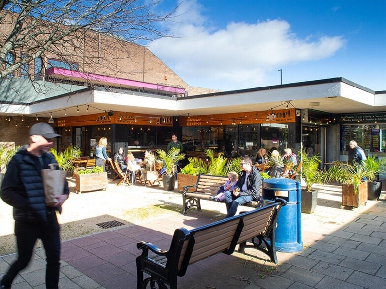 High St, Portishead to rent - Building Photo - Image 3 of 5