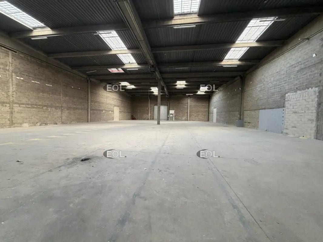 Light Industrial in Goussainville to rent Interior Photo- Image 1 of 12