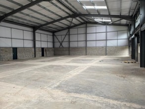 7 Pantglas Industrial Estate, Caerphilly to rent Interior Photo- Image 1 of 3