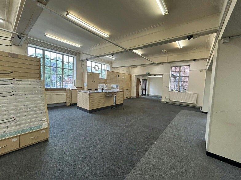 15A Short Bridge St, Newtown to rent - Interior Photo - Image 3 of 3