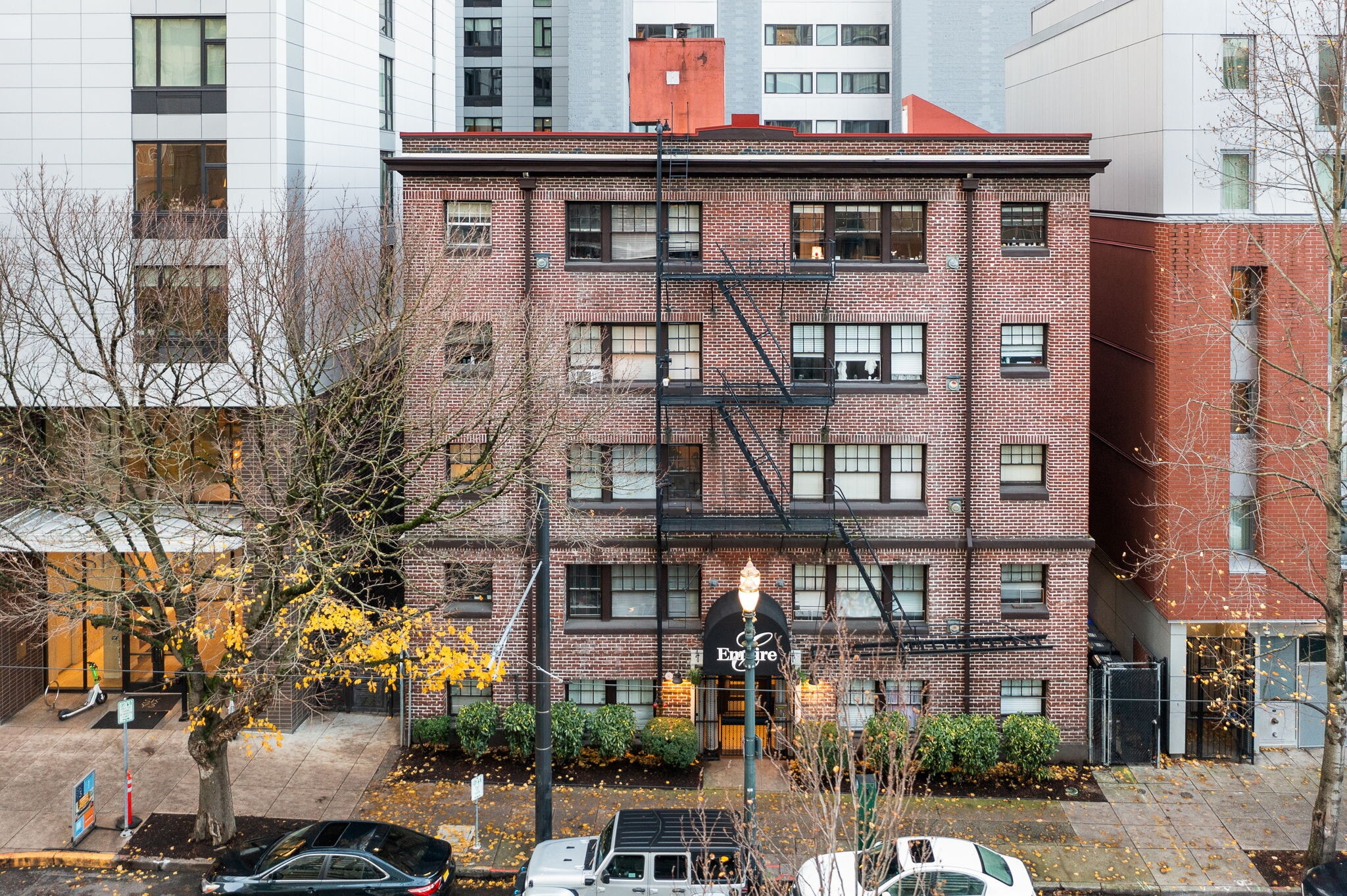 3-Building Portfolio: 101 Units portfolio of 3 properties for sale on LoopNet.co.uk Primary Photo- Image 1 of 21