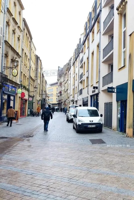 Location Commerce 120 m² - Photo 1