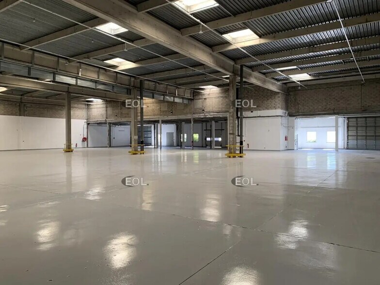 Industrial in Gennevilliers to rent - Interior Photo - Image 2 of 12