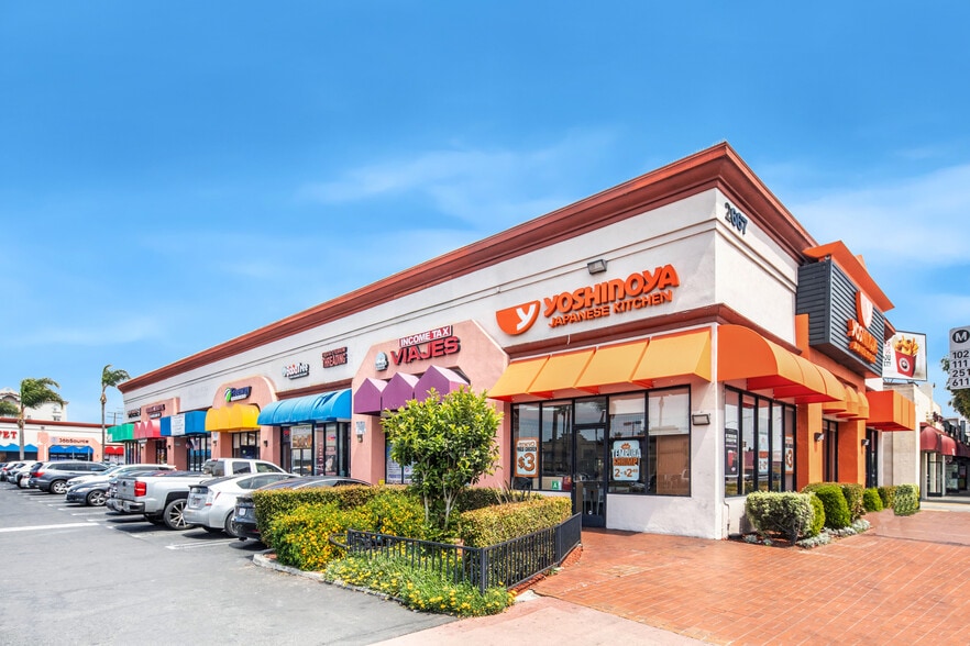 Plaza De La Fiesta / 40K SF Center portfolio of 3 properties for sale on LoopNet.co.uk - Building Photo - Image 2 of 10