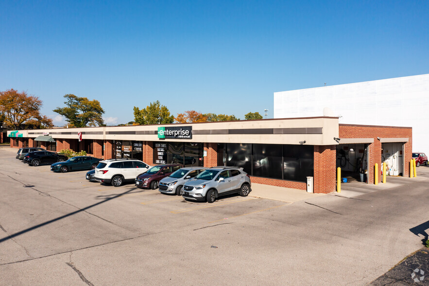 371-385 N Gary Ave, Carol Stream, IL for rent - Building Photo - Image 1 of 5